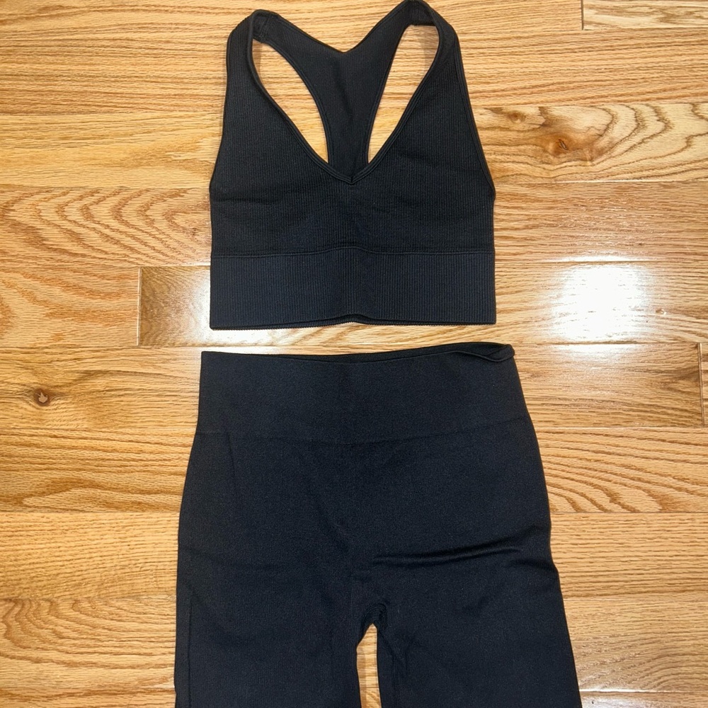 Gilly Hicks Black Ribbed Sports Bra and Leggings Set Size Small